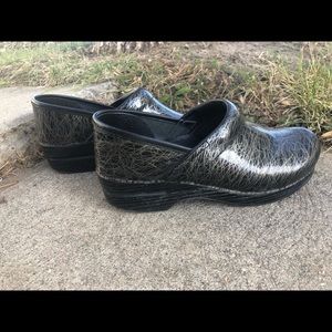 Black and silver Danskos